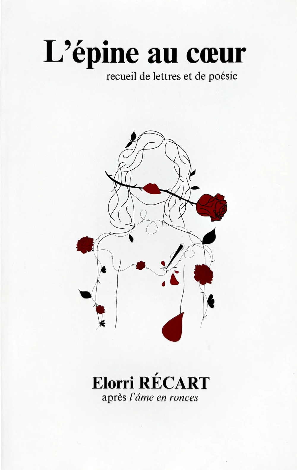 Couverture de L’épine au cœur, d’Elorri Récart : une silhouette de dos, dessinée au trait, parcourue de ronces et de roses rouges.
